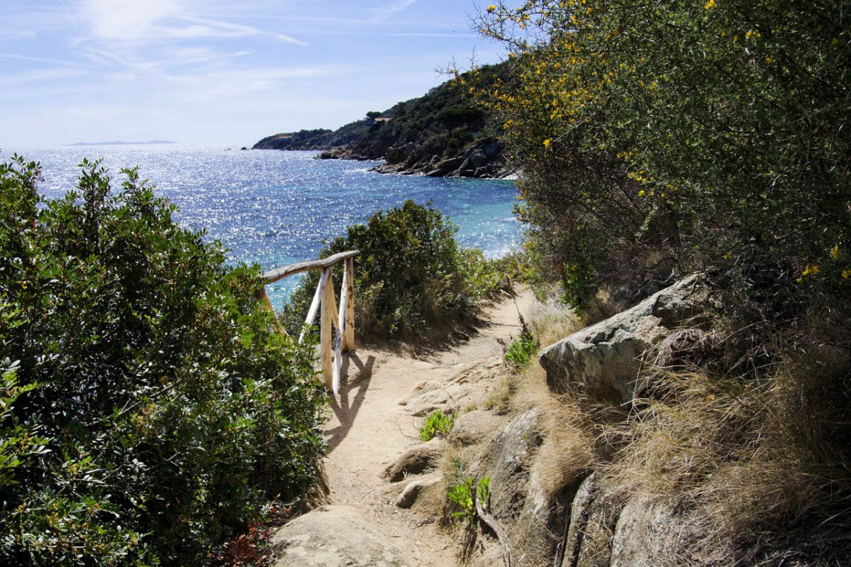 Hiking trail on Giglio island in Tuscany, photo by visitgiglioisland.com